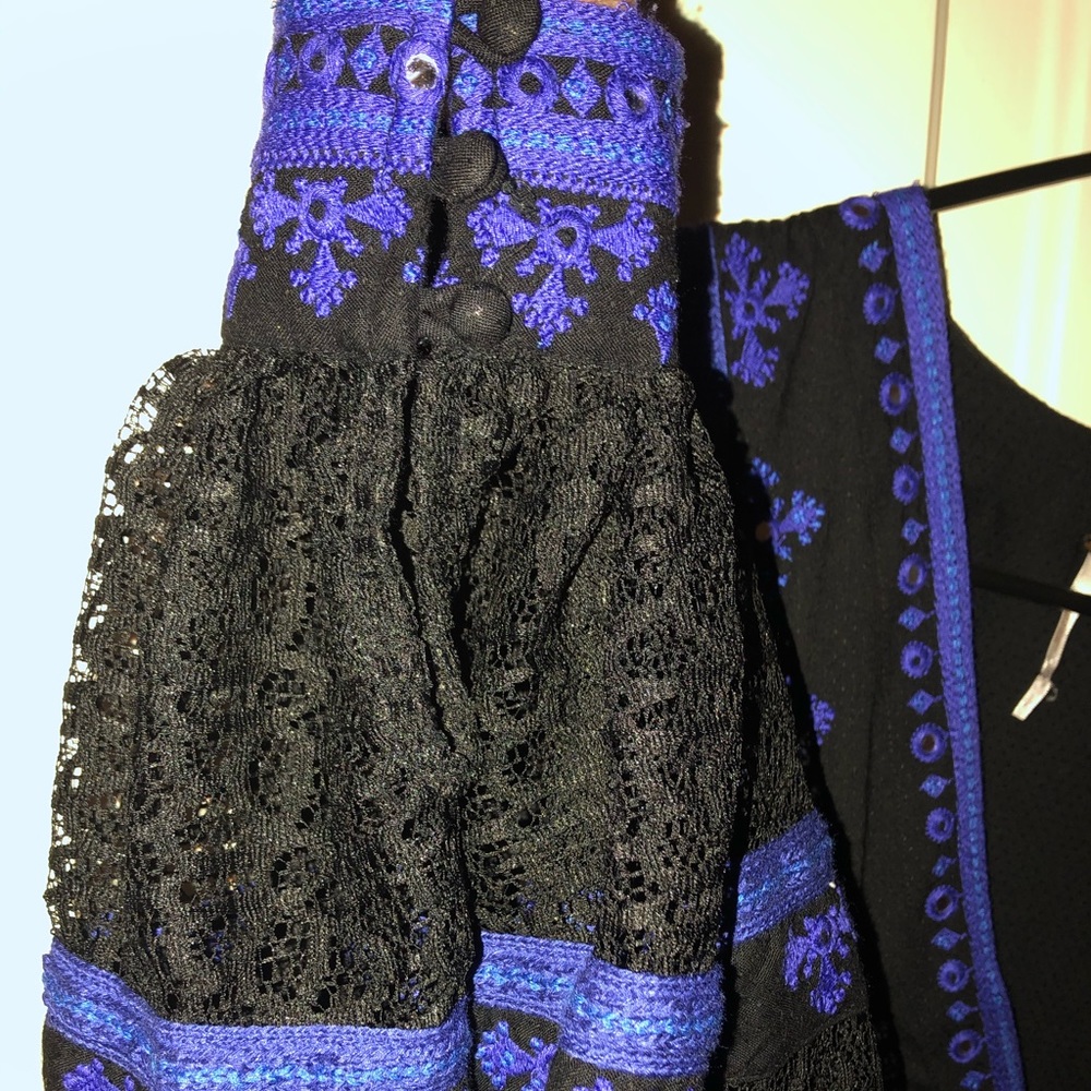 Black blouse, great midsection camouflage!